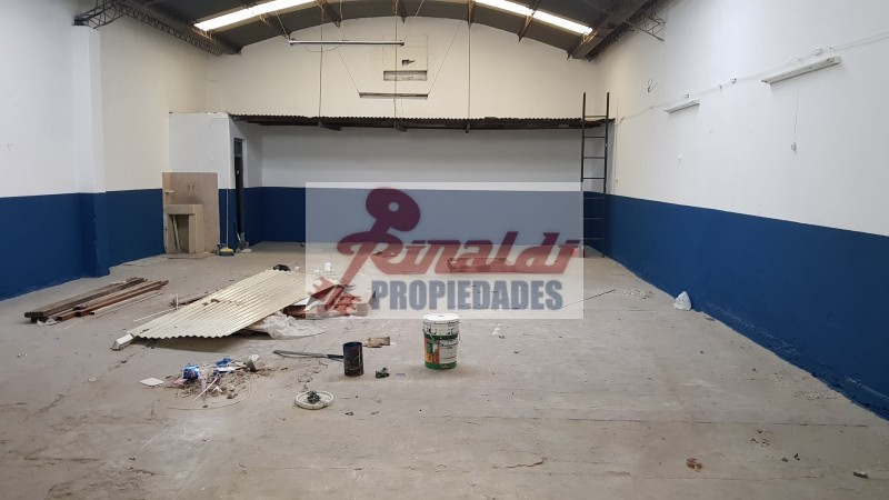 Venta Galpon - Uruguay N° 533, 182m², local al frente, techo parabolico.