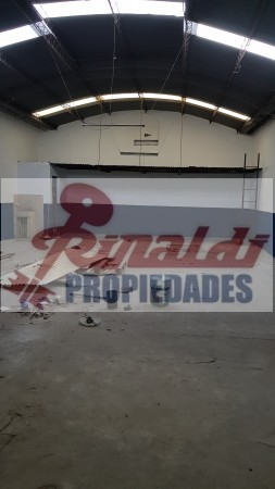 Venta Galpon - Uruguay N° 533, 182m², local al frente, techo parabolico.