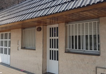 Casa Venta Avda. Francia N° 3841, dos dormitorios, garage, amplio terreno, parrillero
