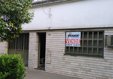 Venta casa Bvd. Segui N° 1351, garage, 2 dormitorios. patio, muy amplia. 