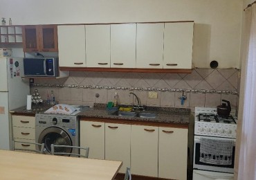 RETASADO Venta Duplex, Pje. Valdes 1500, excelente estado, 2 dormitorios, baños, patio.